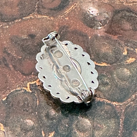 Vintage Petite Gray Cameo Brooch/Pin Mid Century Modern Silver Tone - Picture 6 of 8